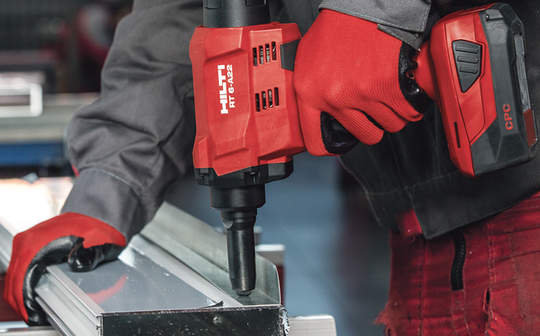 HILTI présente sa nouvelle riveteuse sur batterie pour rivets aveugles RT 6-A22