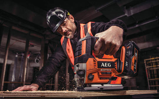 Test et avis de la scie sauteuse Brushless AEG BST18BLX