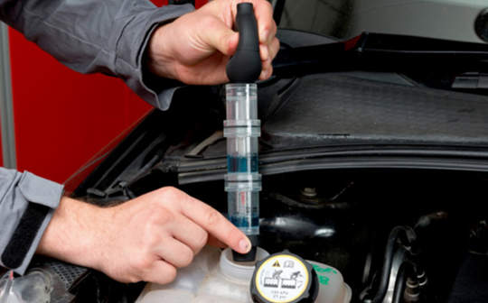 Détectez les fuites de CO2 avec le nouveau testeur de joint de culasse Würth