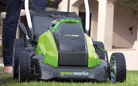 Test complet et avis de la tondeuse à gazon sur batterie GREENWORKS G40LM45