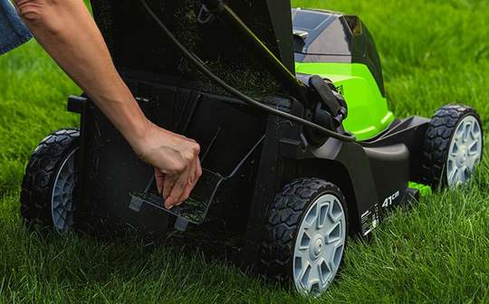 Tondeuse sur batterie GREENWORKS G48lm41k4