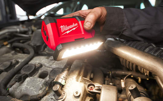 Test et avis du projecteur LED compact M12 PAL-0 Milwaukee