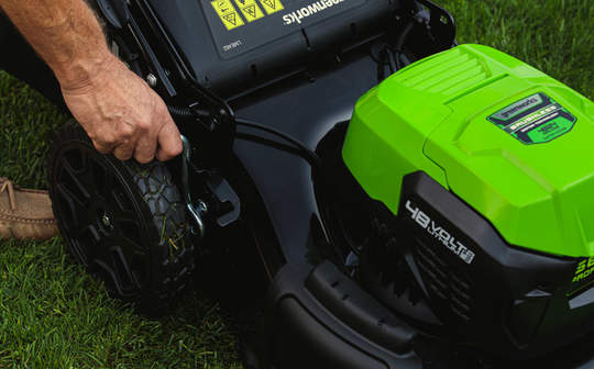 Tondeuse tractée sur batterie GREENWORKS Gd48lm46spk4