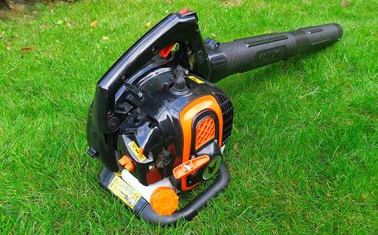 Aspirateur souffleur broyeur thermique professionnel FUXTEC FX-LBS126P