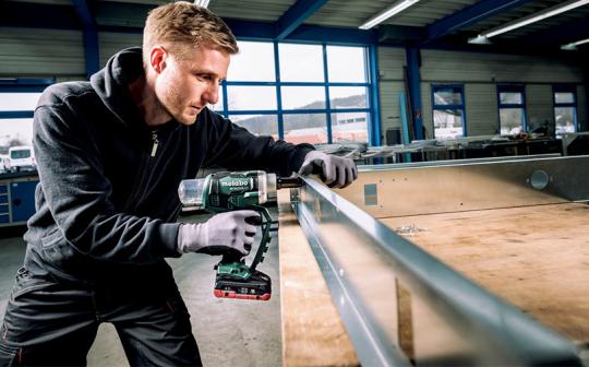 Metabo intègre sa première riveteuse NP 18 LTX BL sans-fil à concept Pick+mix