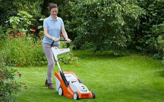 Les tondeuses sur batterie STIHL adoptent le changement de marque