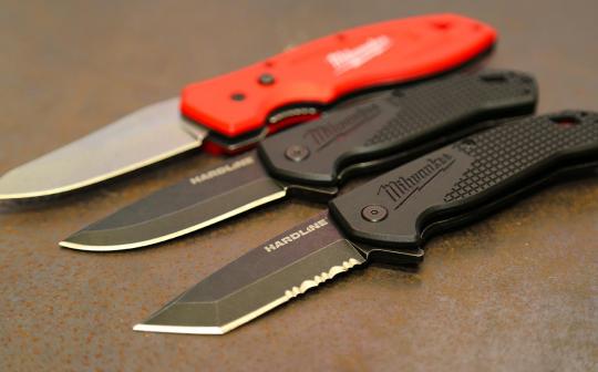 Couteaux pliants Milwaukee Hardline et Fastback