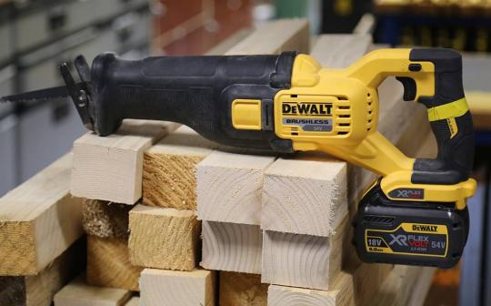 Scie sabre XR FLEXVOLT DEWALT DCS388