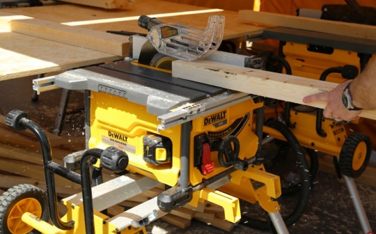 Scie à table DEWALT XR FLEXVOLT DCS7485