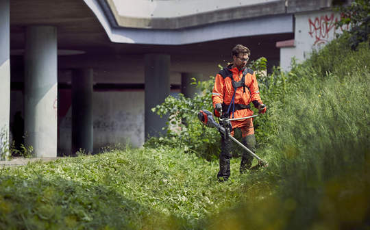 Débroussailleuse à batterie professionnelle 535iRX