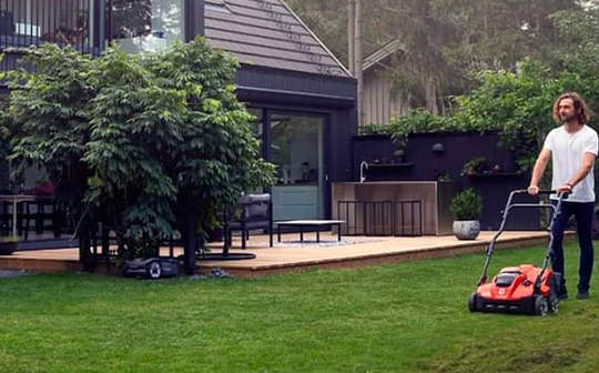 sélection des outils de jardin sur batterie Husqvarna