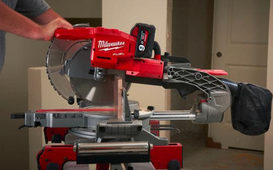 Scie à onglets radiale Milwaukee M18 FMS254