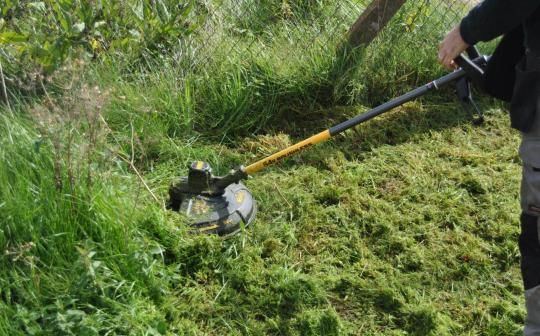 Test et avis de la débroussaileuse DEWALT DCM571 54 V XR FLEXVOLT