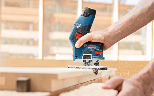 Test et avis affleureuse sans fil GKF12V-8 Bosch Professional