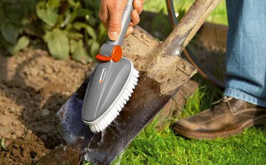 Brosse à main à brins durs Gardena