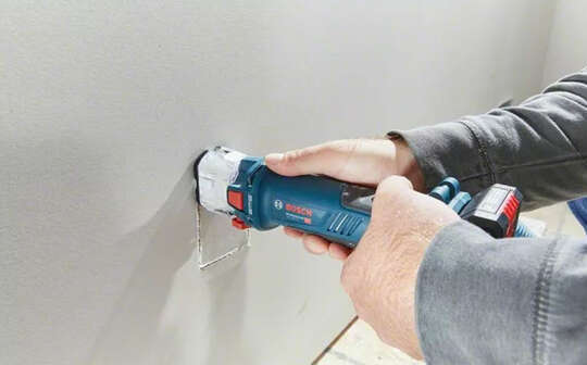 affleureuse plaque de plâtre sans fil GCU 18V-30 Professional Bosch