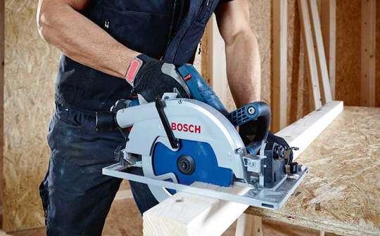 Scie circulaire manuelle professionnelle sans fil Biturbo GKS 18V-70 L Bosch