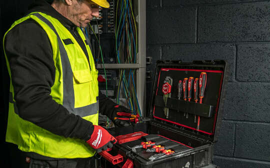 Caisses à outils pour plombier et électricien PACKOUT 4932499466 et 4932499467 Milwaukee