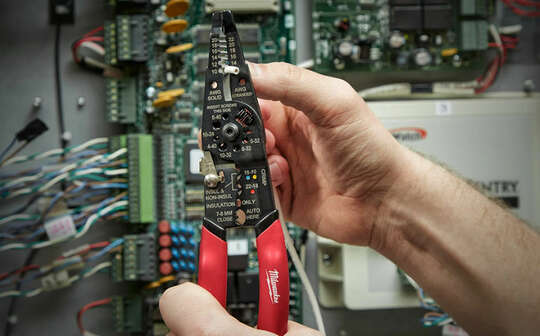 nouveaux outils à main Milwaukee dédiés aux électriciens