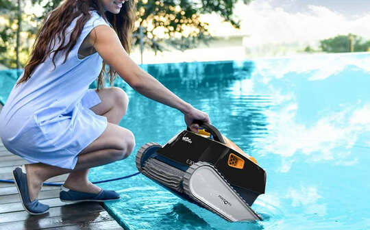 Robot nettoyeur de piscine Maytronics Dolphin 
