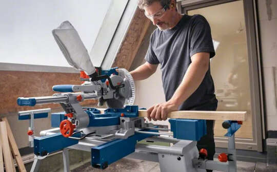 scie à onglets radiale sans fil GCM 18V-216 D Professional Bosch