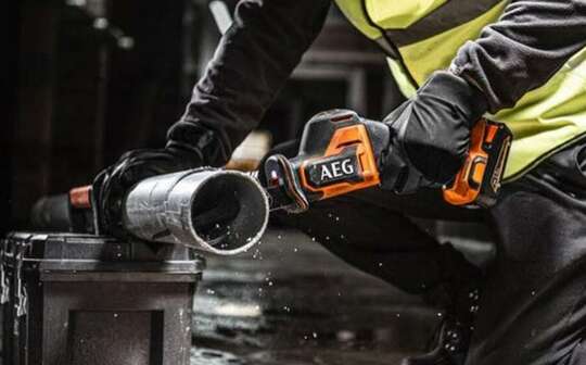 scie sabre sans fil BUS18SBL-0 Subcompact AEG
