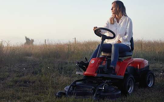tondeuse autoportée sur batterie Rider R 112iC Husqvarna