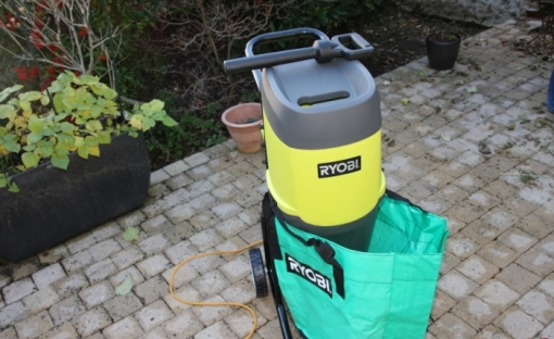 Broyeur de végétaux RSH2455 RYOBI