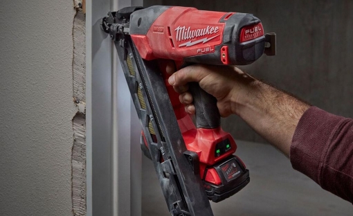 Cloueur de finitions Milwaukee M18 FUEL © Benjamin Leharivel - Zone Outillage