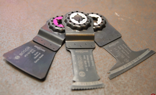 Systèmes de fixation des accessoires MagnetHold et Autoclic Bosch © Benjamin LEHARIVEL - Zone Outillage