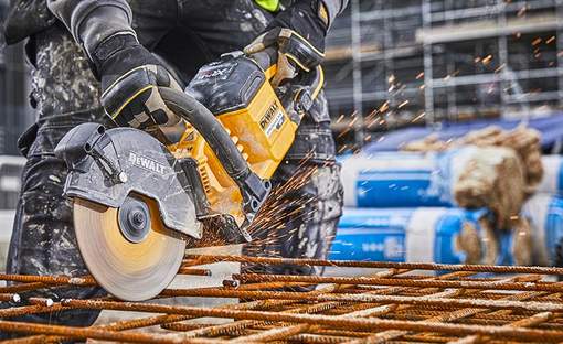 DCS690 : la nouvelle découpeuse à disque sur batterie 54 V DEWALT