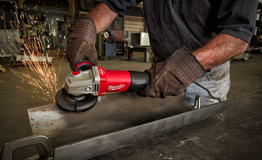 Test et avis de la meuleuse angulaire filaire  AGV 13-125 XSPDEB Milwaukee