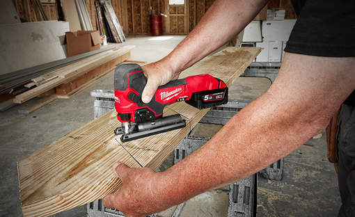 Test et avis de la scie sauteuse sur batterie M18 FUEL FBJS Milwaukee