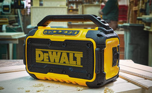 Animez vos chantiers avec la nouvelle enceinte bluetooth DCR011 DEWALT