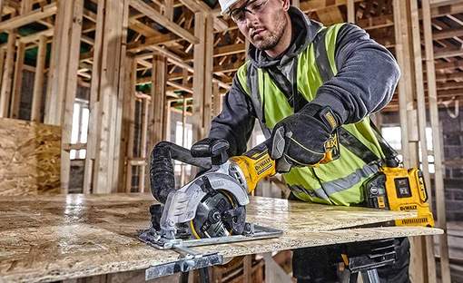 Nouveauté XR 18V DEWALT : la scie circulaire brushless DCS571 sans-fil