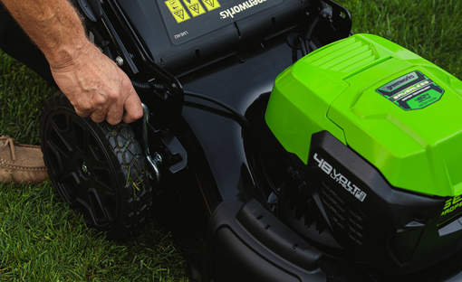 Tondeuse tractée sur batterie GREENWORKS Gd48lm46spk4