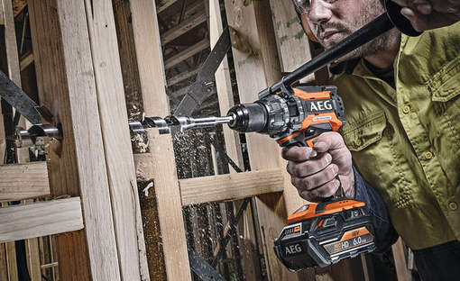 AEG BSB 18BL : une perceuse-visseuse à percussion 18 V puissante et fiable