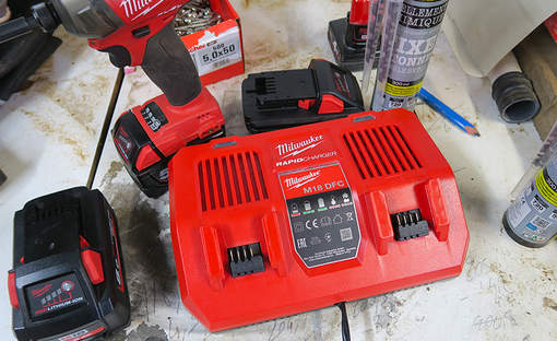 Chargeur rapide Milwaukee M18 DFC