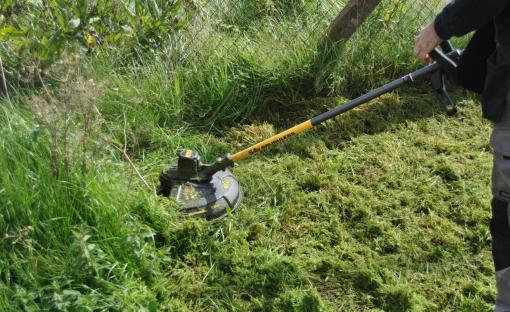 Test et avis de la débroussaileuse DEWALT DCM571 54 V XR FLEXVOLT