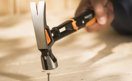 Tets et avis du marteau de coffreur Fiskars