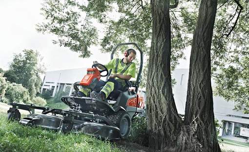 tondeuses autoportées professionnelles P 535HX, P 525DX et P 525DX Cabine