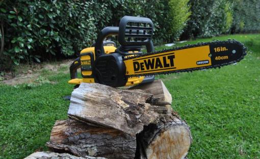 Test et avis de la nouvelle tronçonneuse DEWALT DCM575X1 54 V XR FLEXVOLT