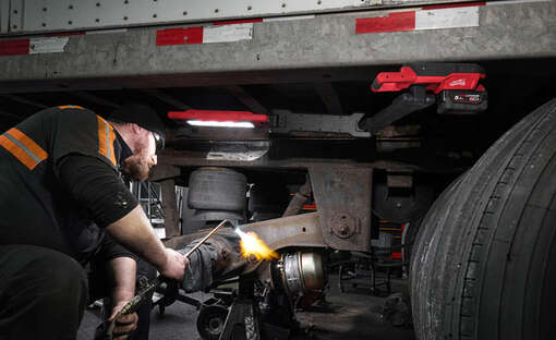 4 nouveaux éclairages TRUEVIEW sans fil pour les professionnels de l’automobile