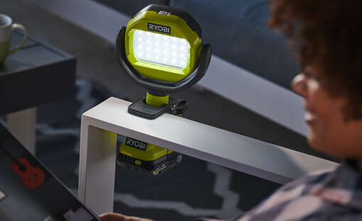 lampe sur pince sans fil 18V ONE+ RLCL18 Ryobi