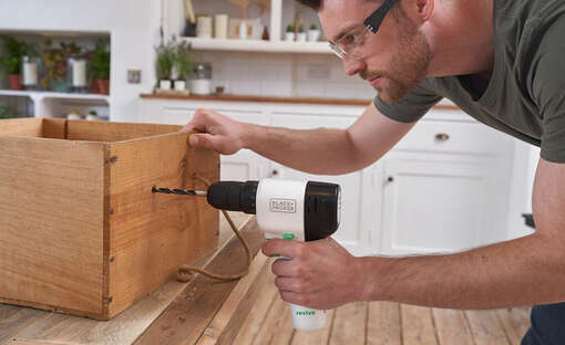 perceuse visseuse sans fil Reviva REVDD12C BLACK+DECKER