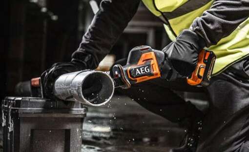 scie sabre sans fil BUS18SBL-0 Subcompact AEG