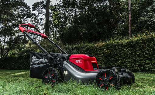 tondeuse à gazon autotractée à double batterie M18 F2LM53 Milwaukee
