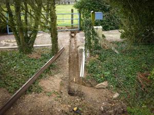 Création d’un portail battant métal coulissant en bois © Zone Outillage