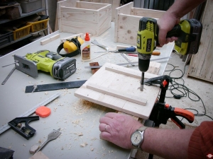 Fabrication des tables de nuits © Zone Outillage