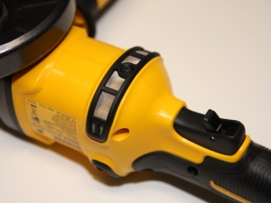 Meuleuse sans fil DEWALT DCG414T2 54V XR FLEXVOLT © Benjamin Leharivel - Zone Outillage